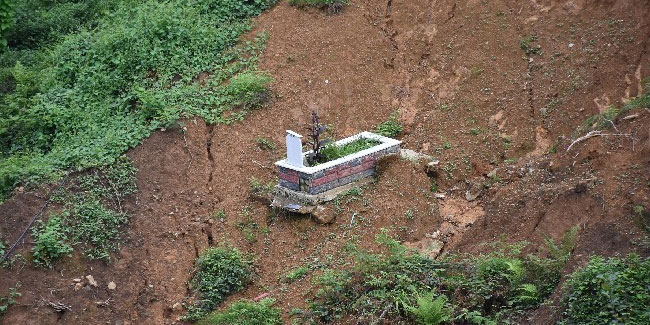 Rize'de heyelan sonrası mezar 30 metre kaydı | Karadeniz Gazetesi