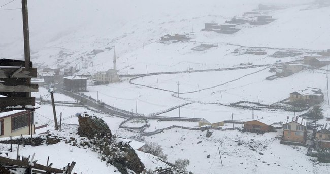 Rize ve Gümüşhane'nin yüksek kesimleri beyaza büründü - Son Dakika Yasam  Haberleri