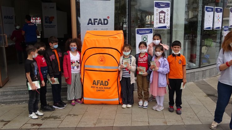 RİZE’DE MİNİKLERE ’AFET FARKINDALIK EĞİTİMİ’ VERİLİYOR