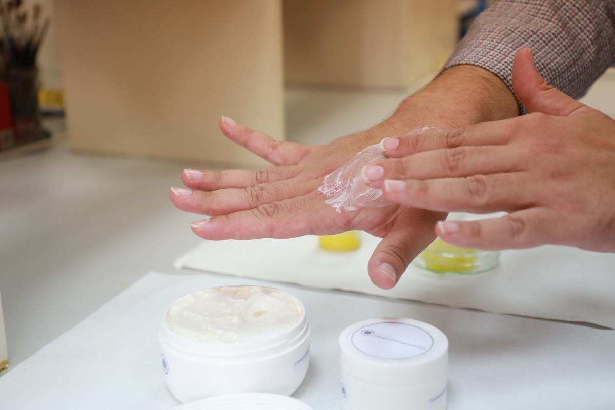 RTEÜ'de beyaz çay içerikli yanık kremi ve sargı bezi üretildi - Haberler